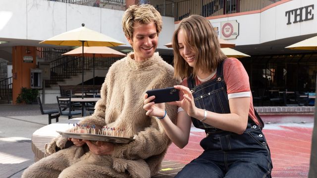 着ぐるみ姿も！『メインストリーム』場面写真（4枚目）