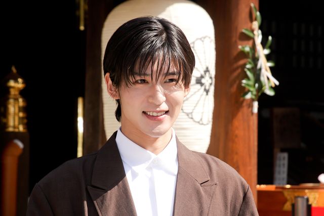 手を振る目黒蓮＆今田美桜！映画『わたしの幸せな結婚』大ヒット祈願イベント（2枚目）