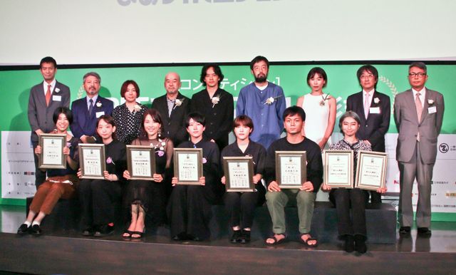 池松壮亮と最終審査員、そして受賞者たち