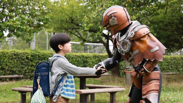 「超ギャバン」長田光平、怜慈と別人のお巡りさんに！TTFC新作「よろしくアミーゴ」場面写真（2枚目）