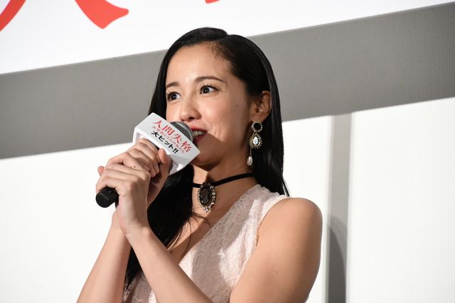 沢尻エリカ・二階堂ふみ、美麗ドレスで登壇『人間失格　太宰治と3人の女たち』公開記念舞台あいさつ（3枚目）