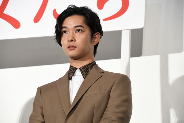 沢尻エリカ・二階堂ふみ、美麗ドレスで登壇『人間失格　太宰治と3人の女たち』公開記念舞台あいさつ（5枚目）