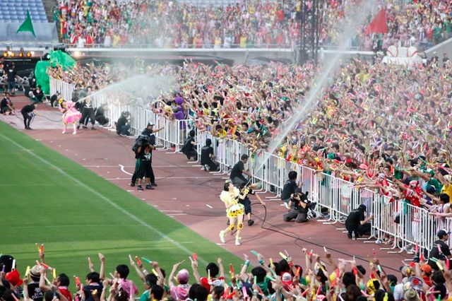 「ももクロ夏のバカ騒ぎ WORLD SUMMER DIVE 2013」フォトギャラリー（10枚目）