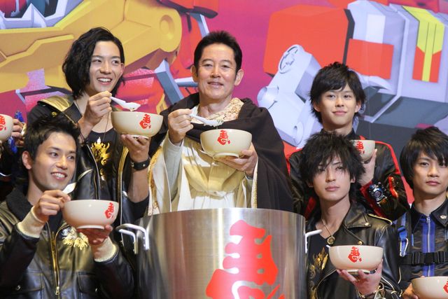 「キョウリュウジャー」＆「ゴーバスターズ」キャスト勢ぞろい！フォトギャラリー（7枚目）