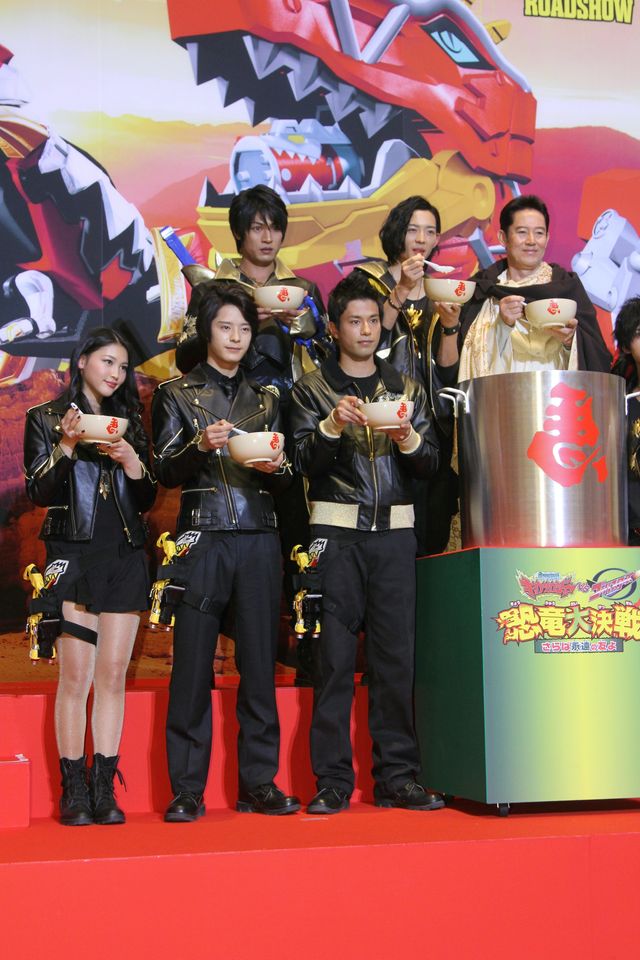 「キョウリュウジャー」＆「ゴーバスターズ」キャスト勢ぞろい！フォトギャラリー（8枚目）