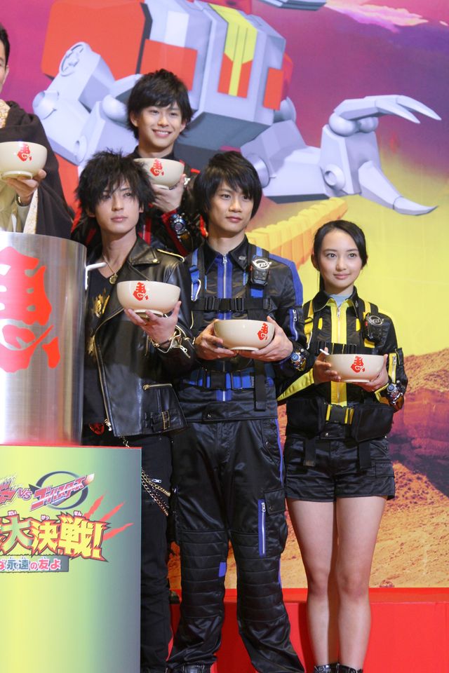 「キョウリュウジャー」＆「ゴーバスターズ」キャスト勢ぞろい！フォトギャラリー（9枚目）