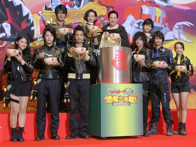 「キョウリュウジャー」＆「ゴーバスターズ」キャスト勢ぞろい！フォトギャラリー（12枚目）