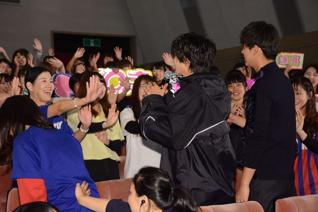 仲良すぎ！志尊淳＆竹内涼真、お互いを褒め合う『走れ！T校バスケット部』公開直前！ユニフォーム限定試写会（12枚目）