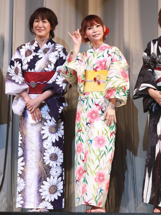 しょこたんの亡きパパ、娘の裸リボンのセクシージャケットに「あれはやりすぎ」と霊界からダメ出し!?　画像ギャラリー（8枚目）