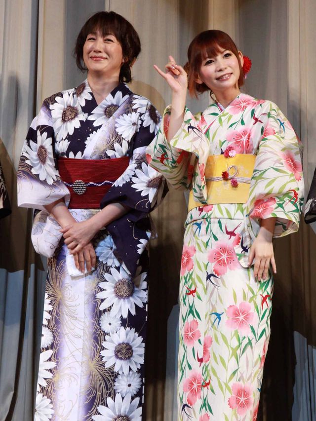 しょこたんの亡きパパ、娘の裸リボンのセクシージャケットに「あれはやりすぎ」と霊界からダメ出し!?　画像ギャラリー（10枚目）