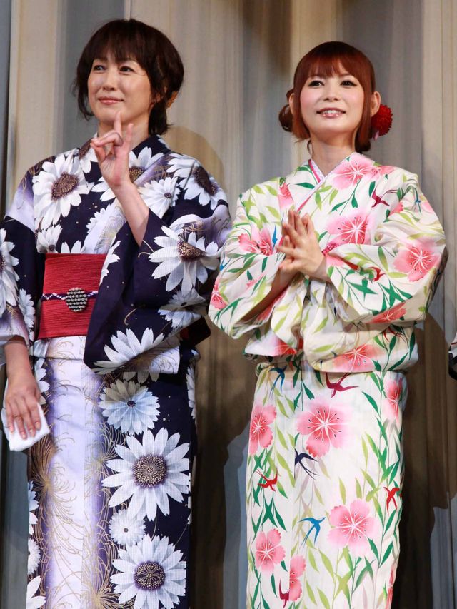 しょこたんの亡きパパ、娘の裸リボンのセクシージャケットに「あれはやりすぎ」と霊界からダメ出し!?　画像ギャラリー（11枚目）