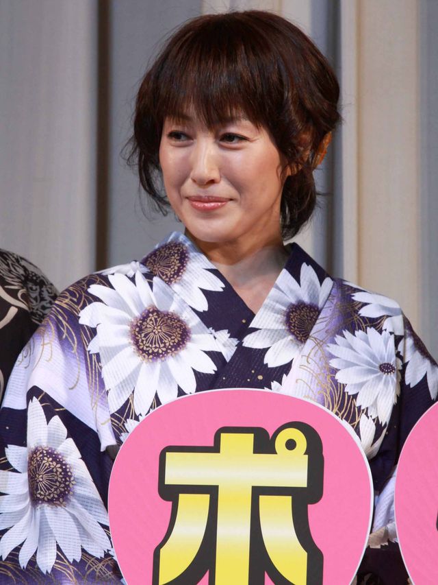 しょこたんの亡きパパ、娘の裸リボンのセクシージャケットに「あれはやりすぎ」と霊界からダメ出し!?　画像ギャラリー（19枚目）