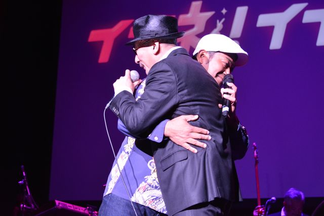 クレイジーケンバンドと山口智充がコラボ熱唱！（4枚目）