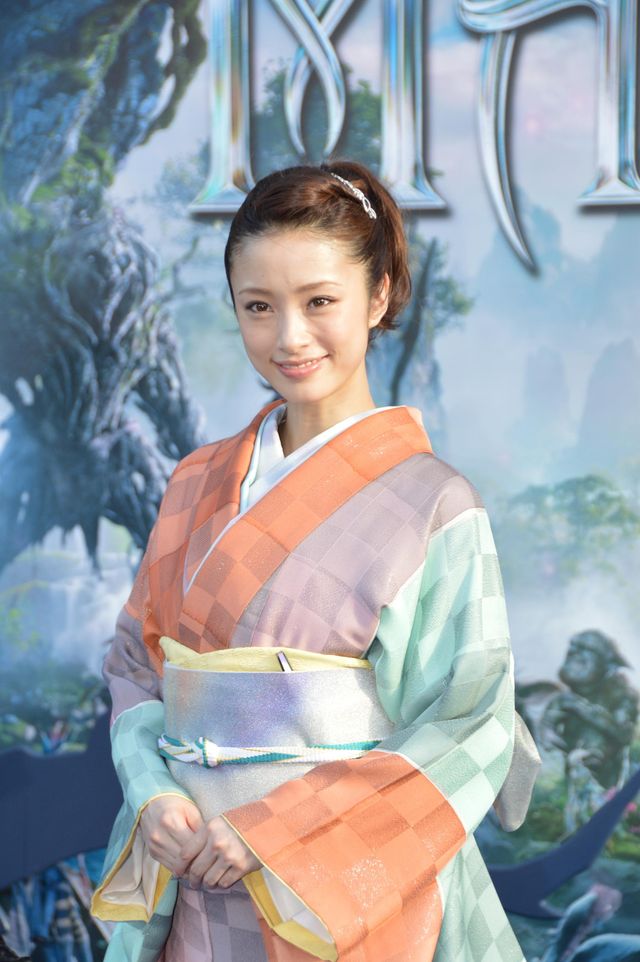 上戸彩、憧れのアンジーと初対面で感動！フォトギャラリー（13枚目）