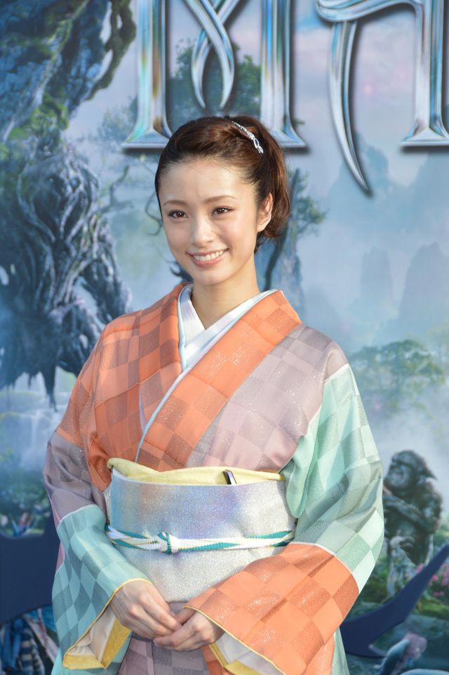 上戸彩、憧れのアンジーと初対面で感動！フォトギャラリー（14枚目）