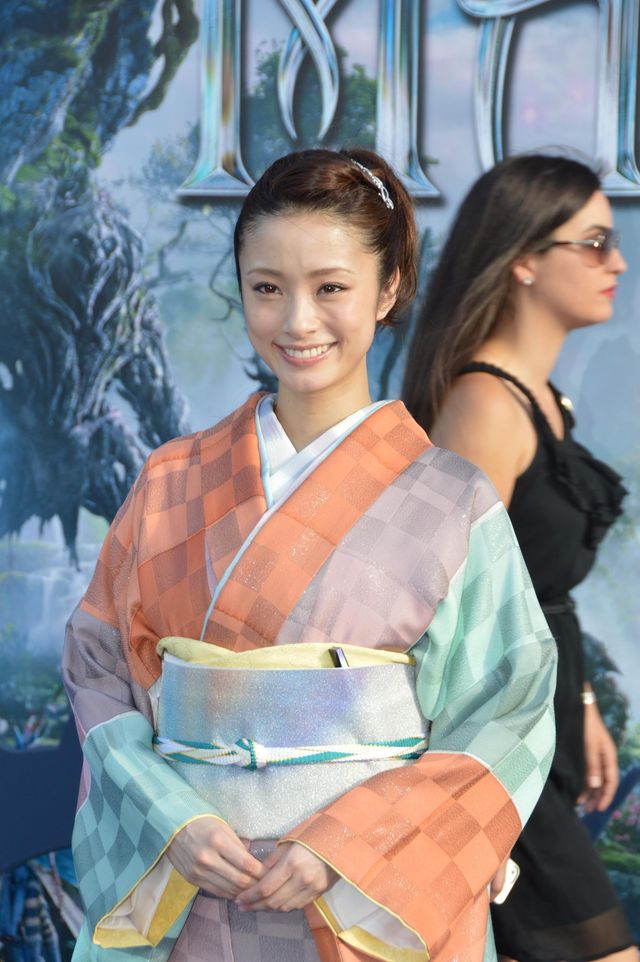 上戸彩、憧れのアンジーと初対面で感動！フォトギャラリー（15枚目）