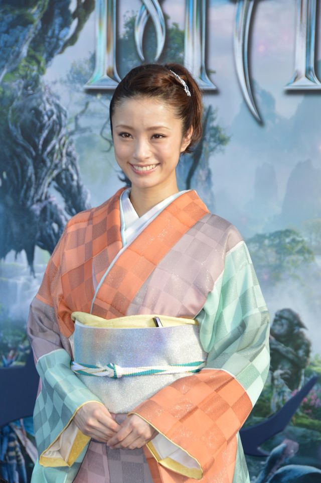 上戸彩、憧れのアンジーと初対面で感動！フォトギャラリー（16枚目）