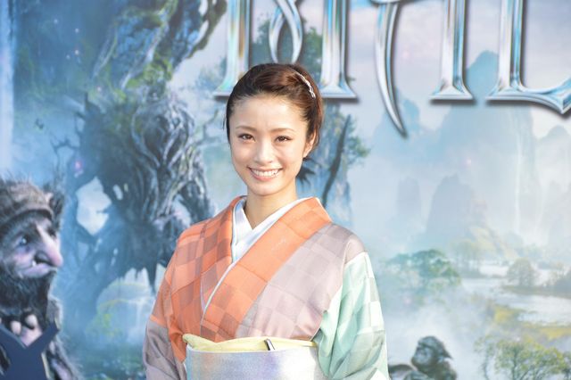 上戸彩、憧れのアンジーと初対面で感動！フォトギャラリー（18枚目）