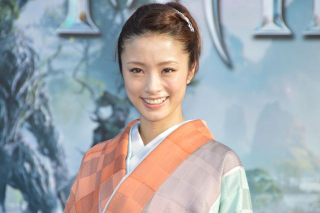 上戸彩、憧れのアンジーと初対面で感動！フォトギャラリー（24枚目）
