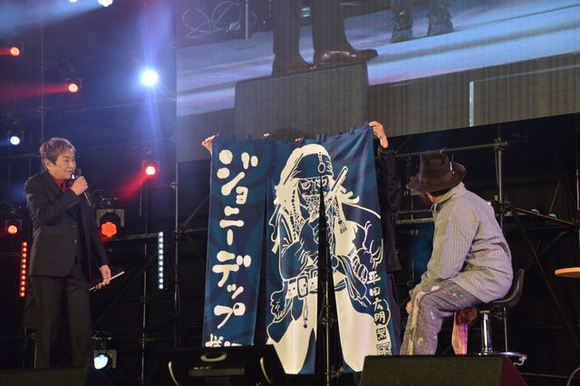 ジョニー・デップ＆平田広明、約10年ぶりに再会！「東京コミコン2025」セレブステージ（3枚目）