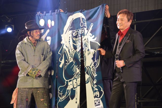 ジョニー・デップ＆平田広明、約10年ぶりに再会！「東京コミコン2025」セレブステージ（4枚目）