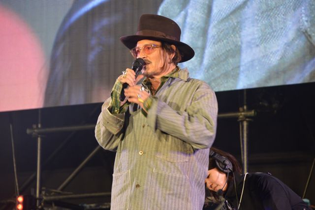 ジョニー・デップ＆平田広明、約10年ぶりに再会！「東京コミコン2025」セレブステージ（6枚目）