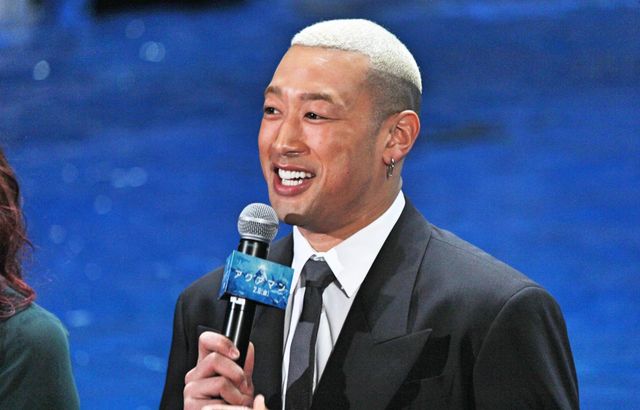 関口メンディー＆LiLiCo、イルカにメロメロ！映画『アクアマン』ジャパンプレミア：フォトギャラリー