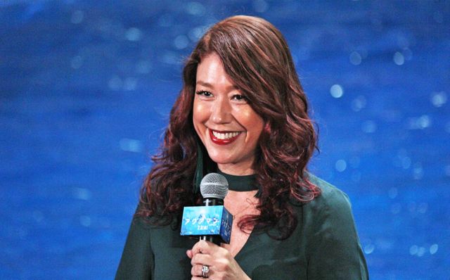 関口メンディー＆LiLiCo、イルカにメロメロ！映画『アクアマン』ジャパンプレミア（2枚目）