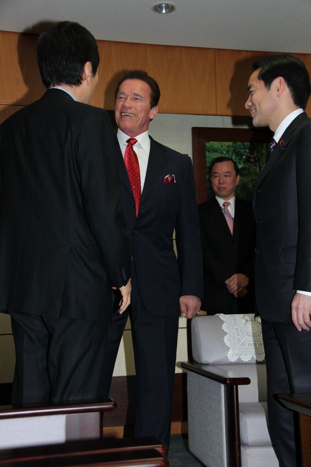 シュワちゃん、石原伸晃環境大臣と対談！フォトギャラリー：フォトギャラリー