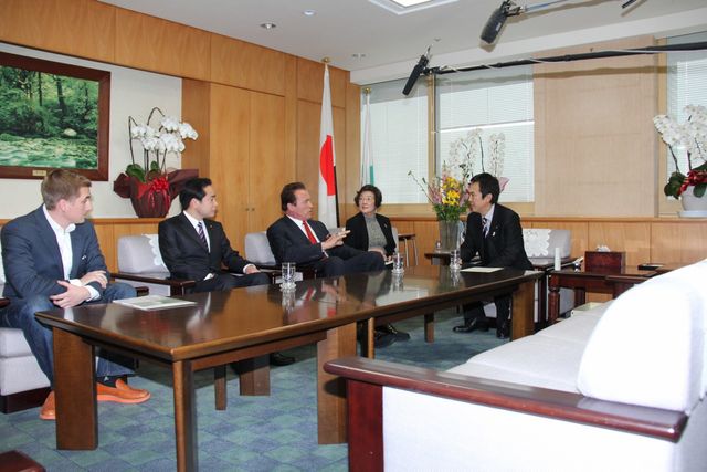 シュワちゃん、石原伸晃環境大臣と対談！フォトギャラリー（5枚目）