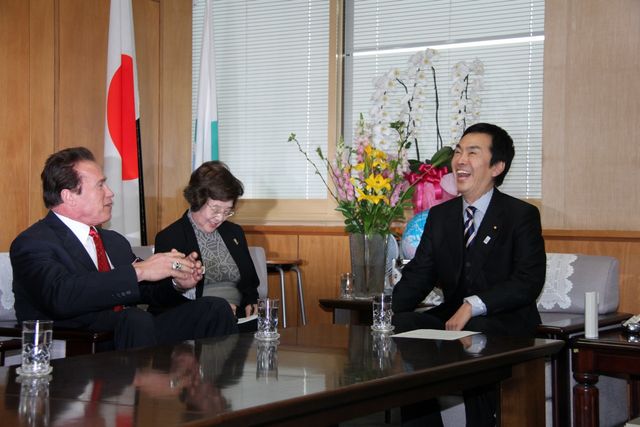 シュワちゃん、石原伸晃環境大臣と対談！フォトギャラリー（6枚目）