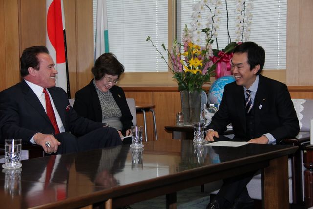 シュワちゃん、石原伸晃環境大臣と対談！フォトギャラリー（7枚目）