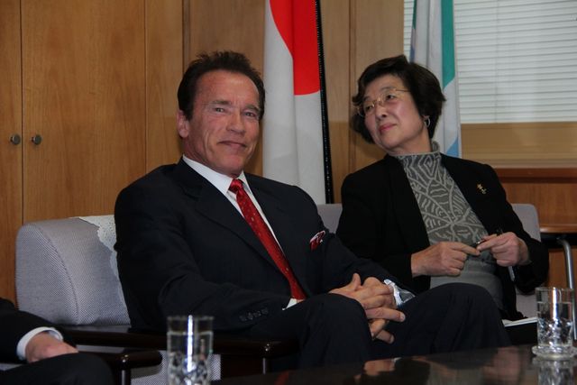 シュワちゃん、石原伸晃環境大臣と対談！フォトギャラリー（8枚目）