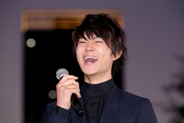 佐野勇斗、ドラマ撮影現場でママ女優たちにモテモテ？　横山めぐみが太鼓判　画像ギャラリー（4枚目）