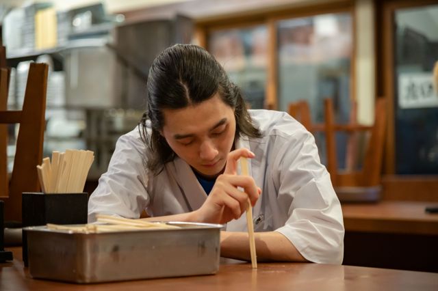 ドラマ「トーキョー製麺所」5人の目線の先には…第5話場面カット（5枚目）