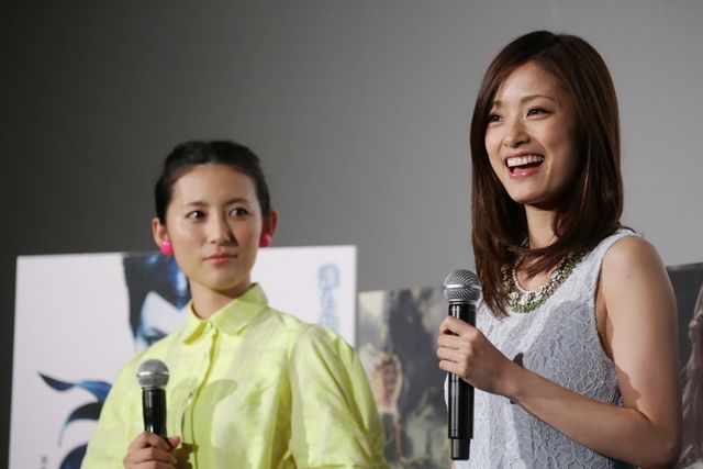 上戸彩がレースのワンピースで登場！フォトギャラリー（2枚目）