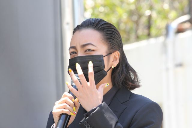 ざわちんの山田孝之激似メイクに、綾野剛驚き！フォトギャラリー（6枚目）