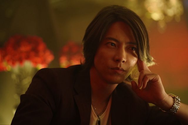 山下智久の人気No.1ホスト姿も！「TOKYO VICE」新場面写真10点：フォトギャラリー
