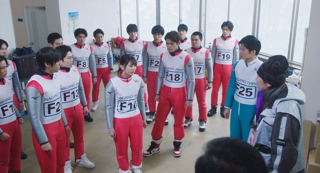 田中圭＆土屋太鳳が見つめ合う！映画『ヒノマルソウル～舞台裏の英雄たち～』場面カット（3枚目）