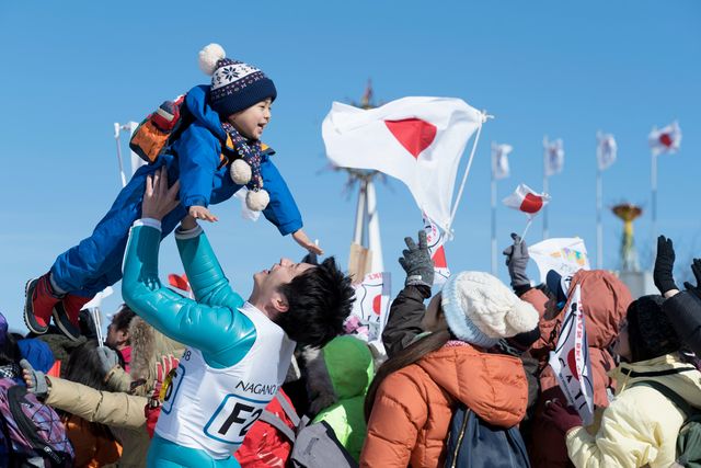 田中圭＆土屋太鳳が見つめ合う！映画『ヒノマルソウル～舞台裏の英雄たち～』場面カット（12枚目）