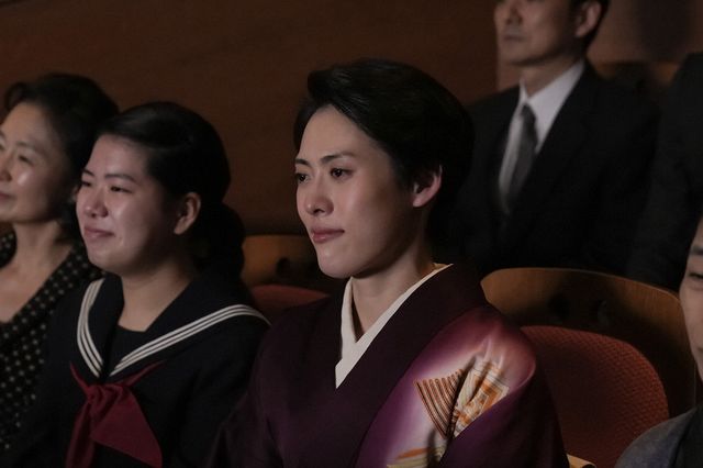 橘アオイ（翼和希）の目が潤む…「ブギウギ」最終回の場面写真：フォトギャラリー