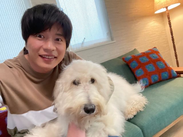 可愛すぎる田中圭＆俳優犬・ベック！映画『ハウ』“自撮り写真”（3枚目）
