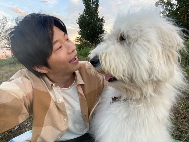 可愛すぎる田中圭＆俳優犬・ベック！映画『ハウ』“自撮り写真”（5枚目）