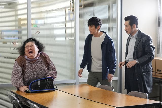 猫おばさんが…！Huluスペシャルコンテンツ「おっちーとコージーの事件簿」場面カット：フォトギャラリー