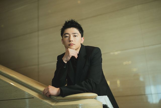 惹きこまれる魅力！櫻井海音　映画『嘘喰い』インタビューカット（6枚目）