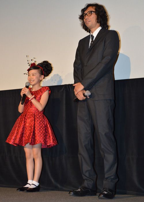 芦田愛菜のキュートな衣装！映画『円卓 こっこ、ひと夏のイマジン』初日舞台あいさつフォトギャラリー（4枚目）