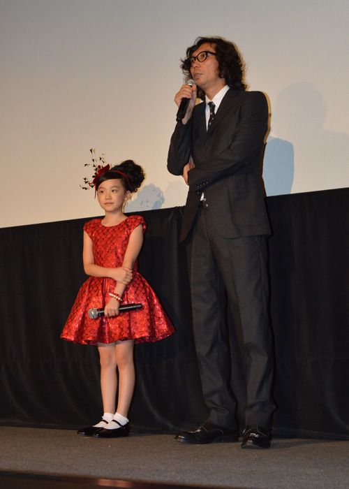 芦田愛菜のキュートな衣装！映画『円卓 こっこ、ひと夏のイマジン』初日舞台あいさつフォトギャラリー（5枚目）