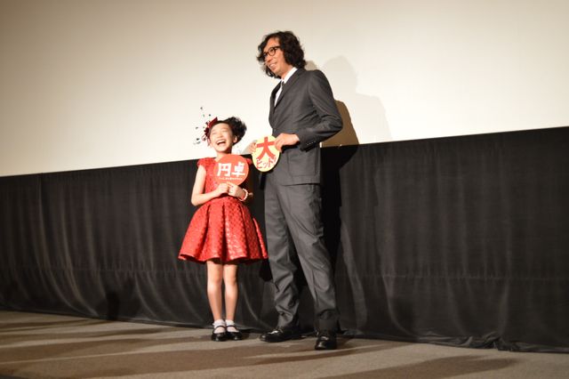 芦田愛菜のキュートな衣装！映画『円卓 こっこ、ひと夏のイマジン』初日舞台あいさつフォトギャラリー（6枚目）