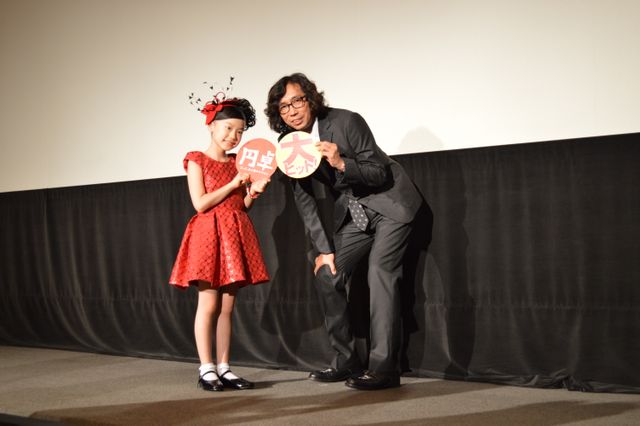 芦田愛菜のキュートな衣装！映画『円卓 こっこ、ひと夏のイマジン』初日舞台あいさつフォトギャラリー（7枚目）