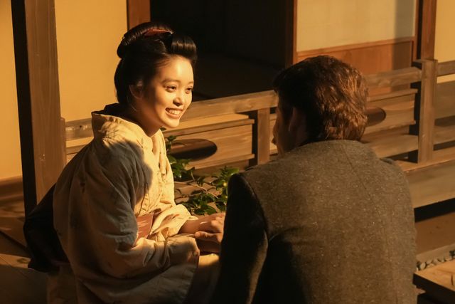 ついに夫婦となったトキ（高石あかり）＆ヘブン（トミー・バストウ）